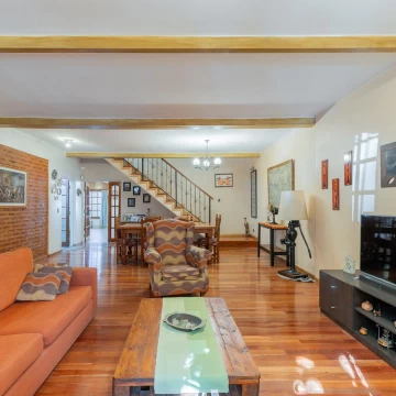 Venta Casa 6 Ambientes Cochera Jardín Quincho Piscina en Mataderos