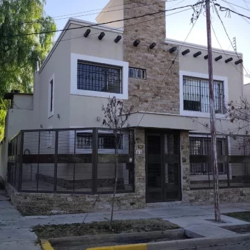 CASA EN VENTA BARRIO LOS SOLARES MENDOZA CIUDAD DE MENDOZA