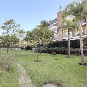 Venta depto 3 amb c/jardin vista a la pileta, cochera y baulera 
