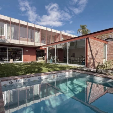 Casa Venta 5 ambientes con jardin y pileta Acassuso
