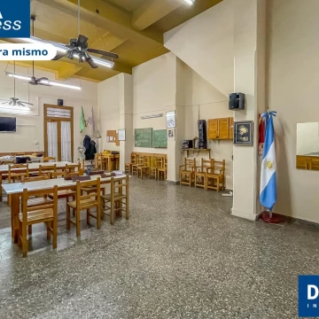 La Boca local amplio sobre zona comercial y turistica