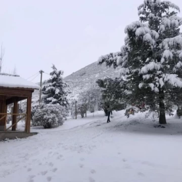 Cabañas en Potrerillos con jardín y fogón