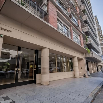 PISO ALTO impecable estado en edificio de Categoria sobre Av. Callao