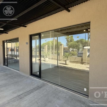 Local comercial con dos cocheras a estrenar en alquiler - Office Garden Hudson