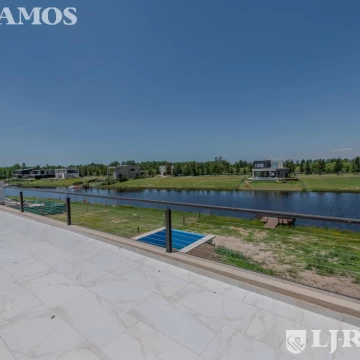 Casa - El Naudir a laguna con salida al rio PG