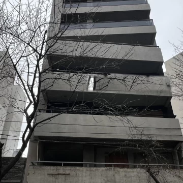 Venta- Unidad de tres ambientes con balcón aterrazado- Caballito