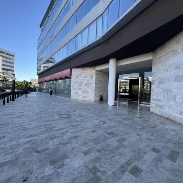 Alquiler de oficina en Nordelta, Centro Comercial 