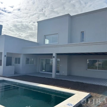 Casa en venta Barrio Riberas Puertos Escobar