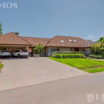 VENTA- CASA al GOLF- IMPECABLE- LAGARTOS C Club-Planta Baja