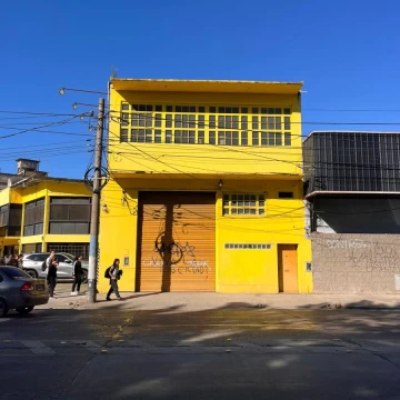 Depósito s/ importante Av. con inmejorable ubicación logística.
