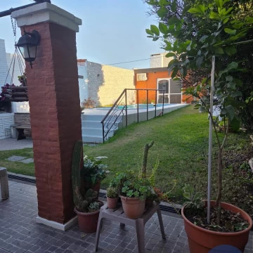 1780081393.jpg