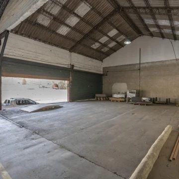 Depósito - Jose León Suarez 204 M2