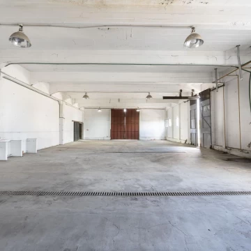 Depósito - Jose León Suarez 264 M2
