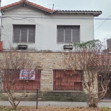 haedo barrio guemes casa cuatro ambietes a reciclar