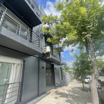 ALQUILER- Duplex de 2 dormitorios con terraza privada, parrillero y orientación norte