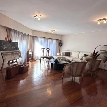 Departamento en Venta 3 dormitorios Piso completo con Cochera en Bv. Illia