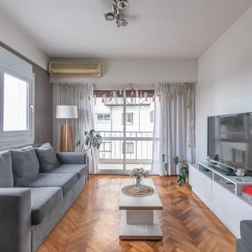 Departamento de 3 ambientes más dependencia en Palermo Chico