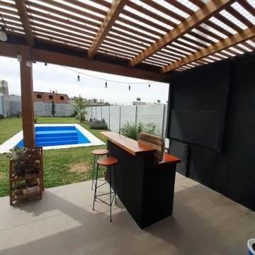 Casa en venta c/ cochera en Soldini