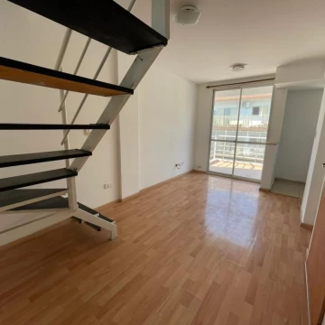 Departamento dúplex de 1 dormitorio con doble balcón – A metros del Río Paraná y Bv. Oroño, Rosario