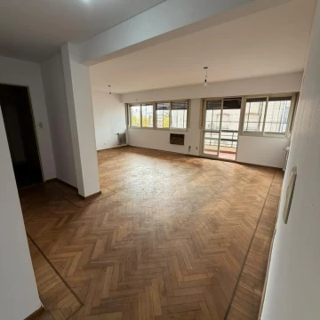 VENTA - Departamento en calle cordoba 1800 de tres dormitorios con cochera