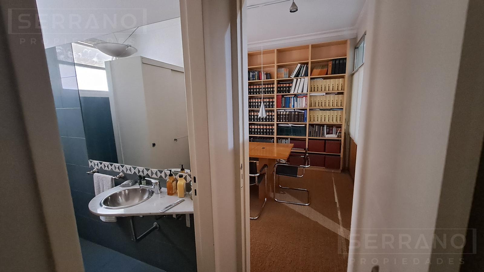 Baño y sala de reuniones