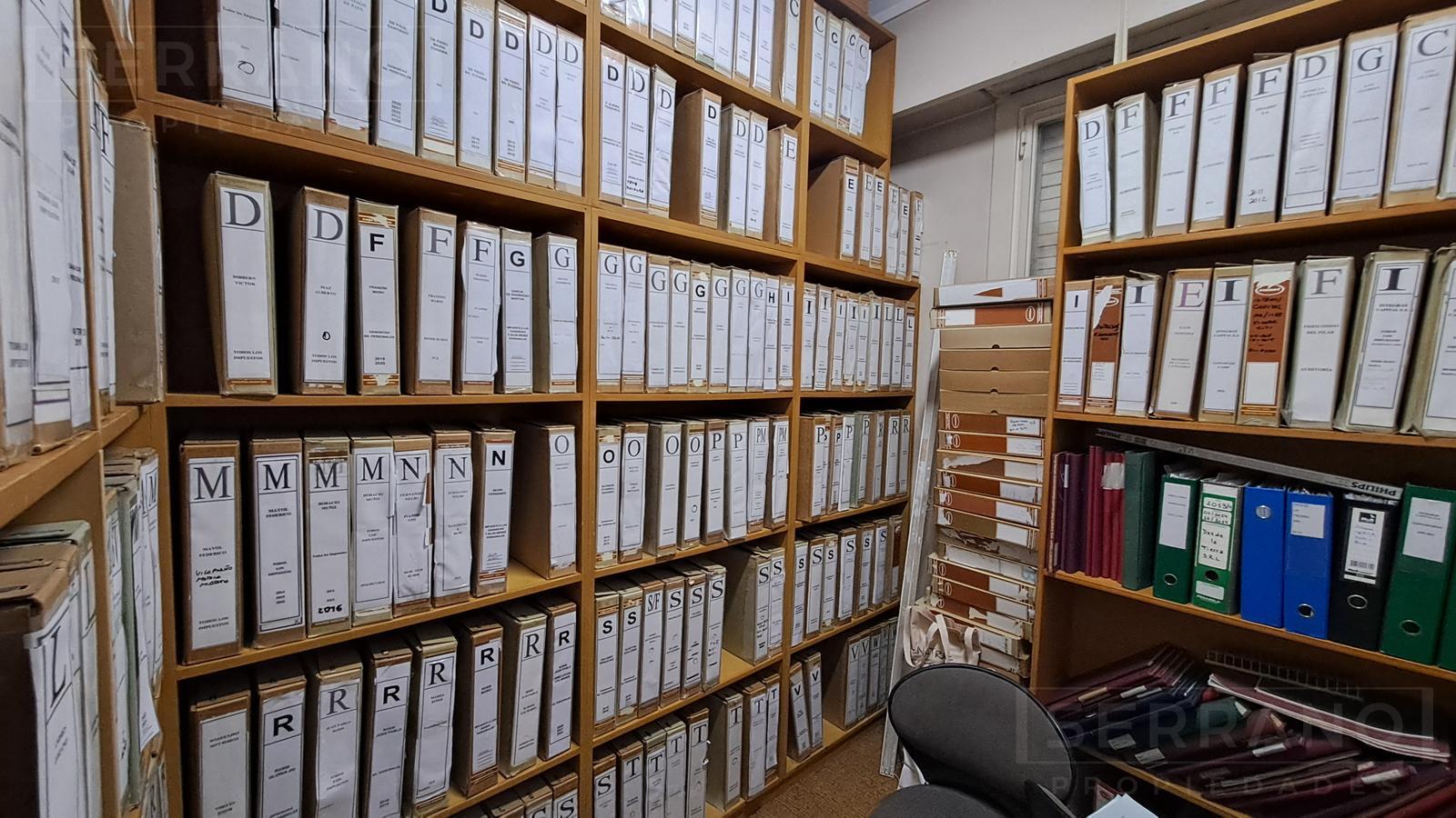 Oficina Biblioteca Archivo 4