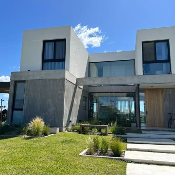 Casa en venta al lago 5 dormitorios