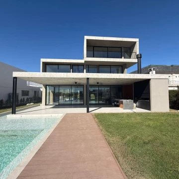 Casa en venta al lago en Marinas puertos