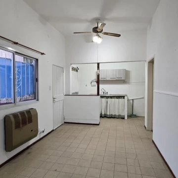 Casa PH 2 ambientes planta baja alquiler Ituzaingó Norte