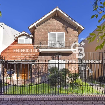 Venta Casa 4 Ambientes Ramos Mejía Parque, pileta y cochera