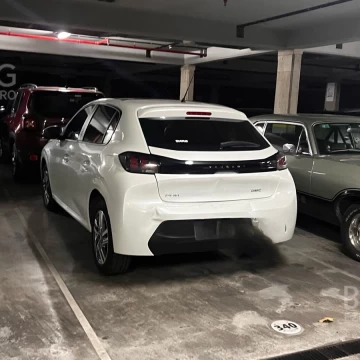 Cochera cubierta con escritura en zona Plaza Italia en venta en La Plata
