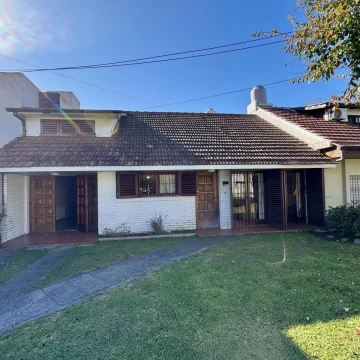 Chalet en Alquiler 24 Meses en Constitucion con quincho y cochera