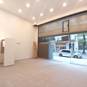 Espectacular LOCAL a Estrenar de Doble altura con Posibilidad de Entrepiso