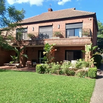 Impecable casa en Venta en el Casco Histórico de San Isidro con jardín y pileta y quincho