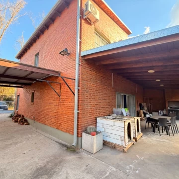 Casa en venta c/ cochera en Ibarlucea