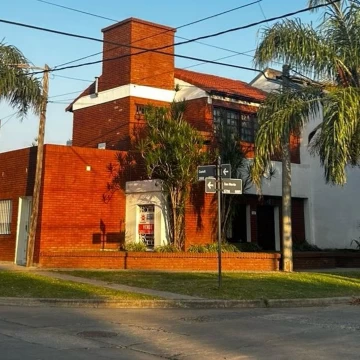Barrio Mayoraz: Casa en Excelente Estado + Departamento + Potencial de División para Renta