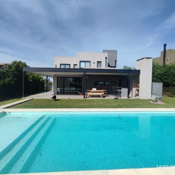 Casa a la Laguna en Venta - El Cantón Norte