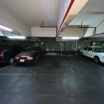 Cochera en venta o alquiler Arenales 2800