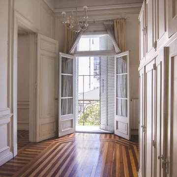 Departamento de 6 Ambientes. Estilo francés. Reciclado a nuevo. Balvanera