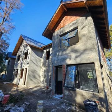 VENTA Casas de excelente calidad, financiación, UF 4, a 300 metros del centro de Villa La Angostura