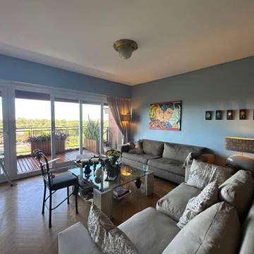 Dúplex de 6 ambientes en VENTA sobre libertador con balcon aterrazado.