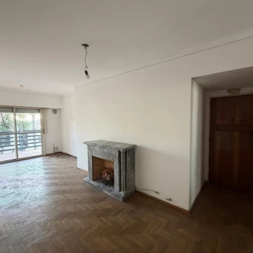 Departamento en venta dos dormitorios, patio, galería y cochera en Rosario - Pichincha