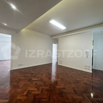 VENTA OFICINA COMERCIAL REFACCIONADA A NUEVA - A MTS CALLAO, CABAA.