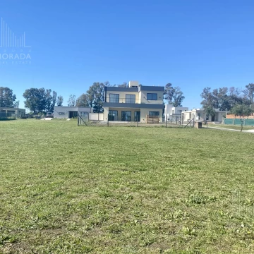 Venta Terreno Lote Central Barrio Santa Elisa Pilar del Este.