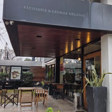 Importante Local comercial esquina sobre Av Rafael Nuñez
