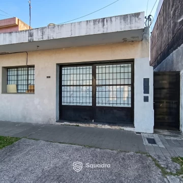 VENTA | PERMUTA- Casa con local comercial y jardín - Barrio Belgrano, Rosario.