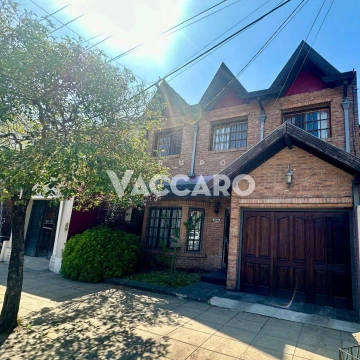 Venta de Casa 5 AMBIENTES en Castelar, Morón