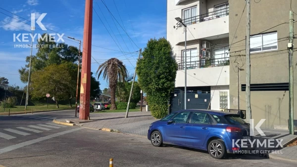 Departamento de 2 dormitorios con cochera en Alquiler