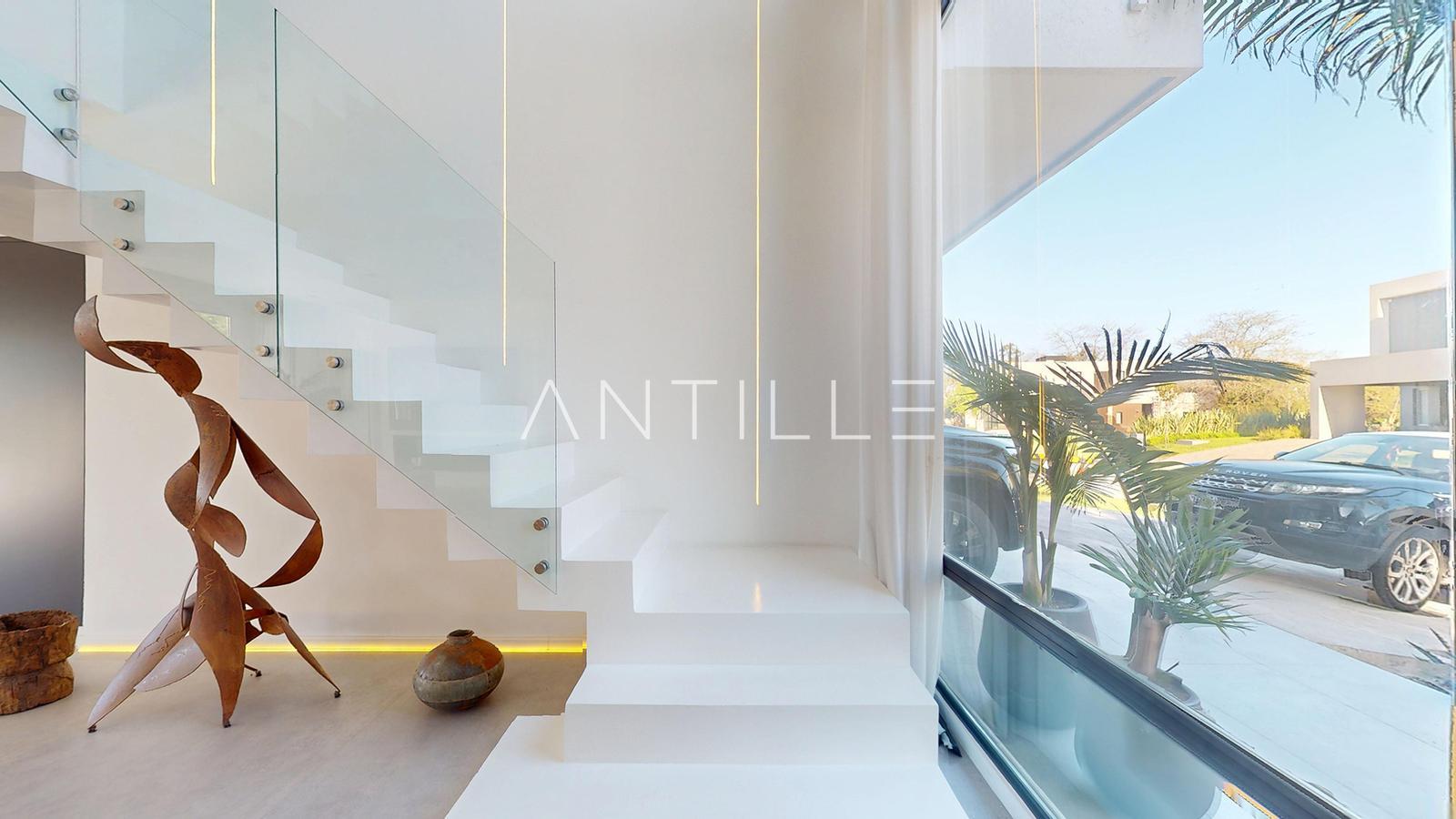 ESCALERA CASA EN GREENVILLE POLO 