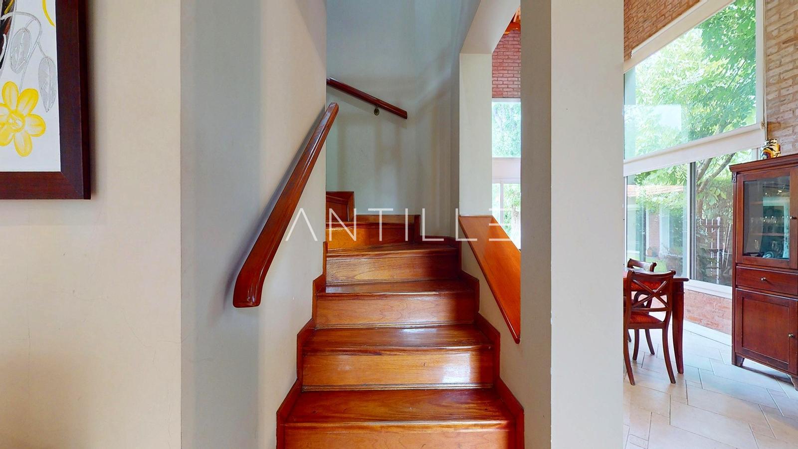 ESCALERA 1 CASA EN  ABIRL CLUB DE CAMPO, HUDSON